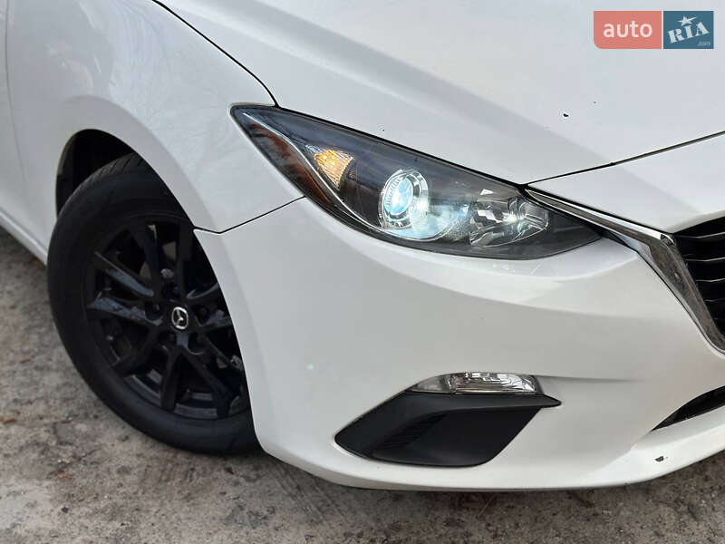 Седан Mazda 3 2014 в Днепре