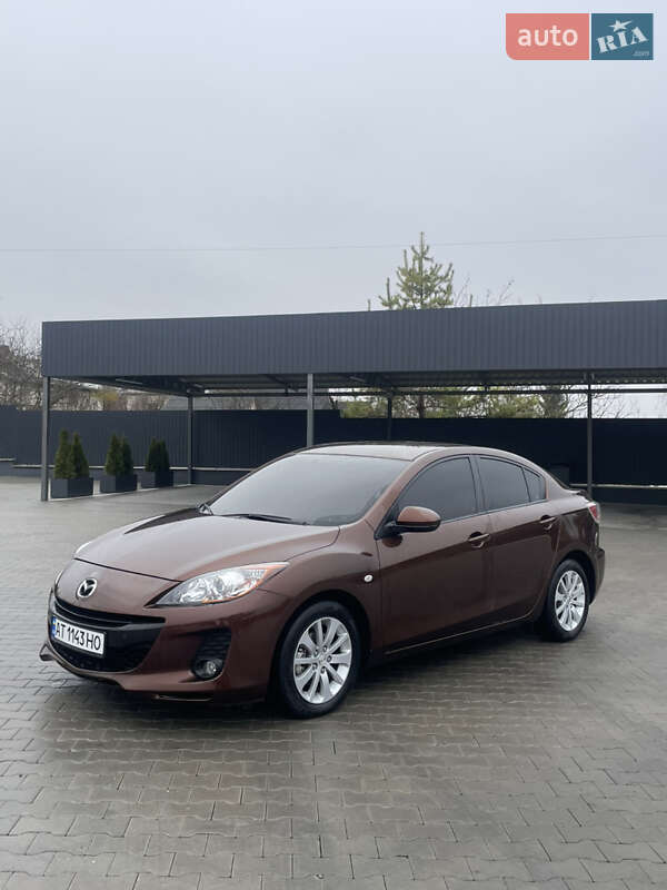 Седан Mazda 3 2011 в Волочиську