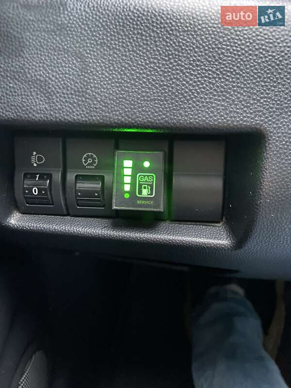 Хэтчбек Mazda 3 2004 в Косове фото 10 Хэтчбек Mazda 3 2004 в Косове