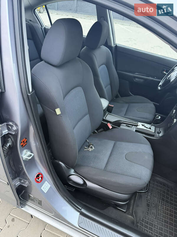 Седан Mazda 3 2005 в Чернівцях