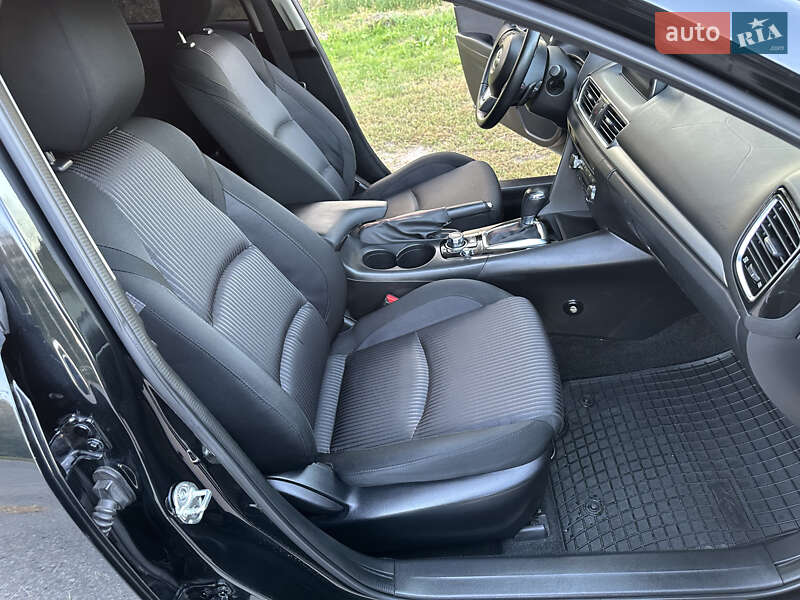 Хэтчбек Mazda 3 2016 в Киеве