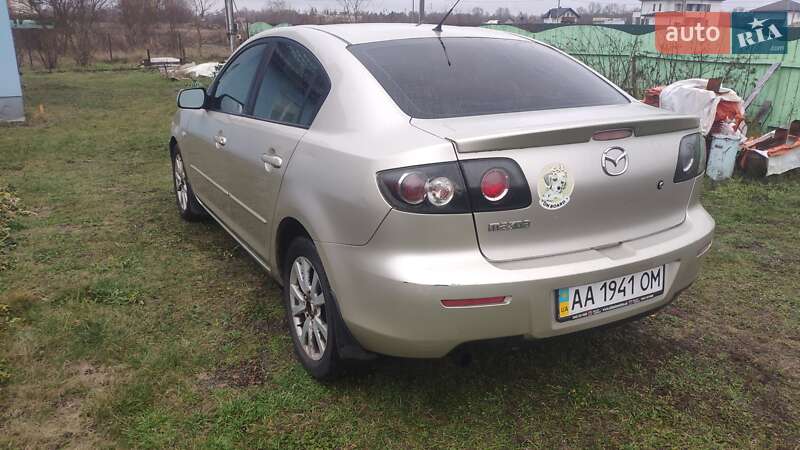 Седан Mazda 3 2006 в Киеве