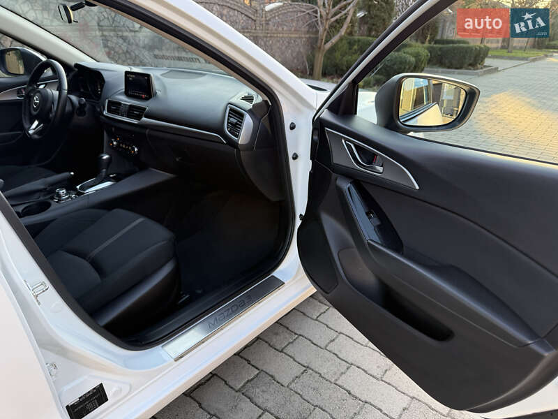 Седан Mazda 3 2017 в Киеве