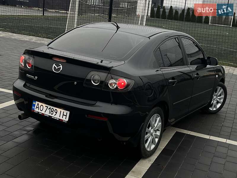 Седан Mazda 3 2007 в Мукачево