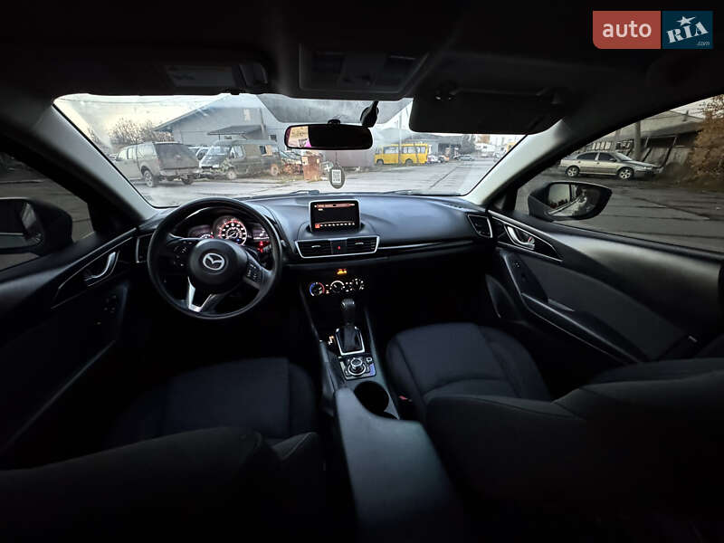 Седан Mazda 3 2016 в Николаеве