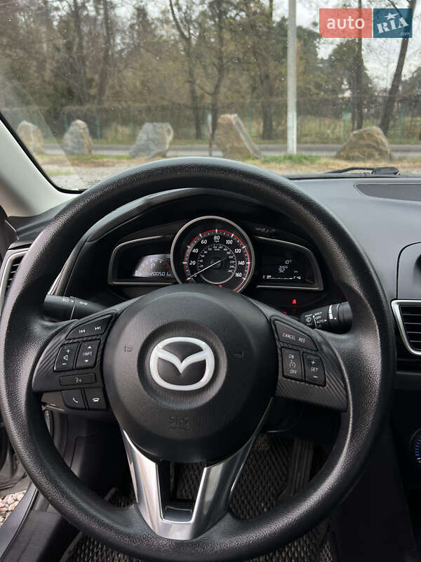 Седан Mazda 3 2016 в Николаеве