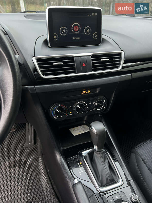 Седан Mazda 3 2016 в Николаеве