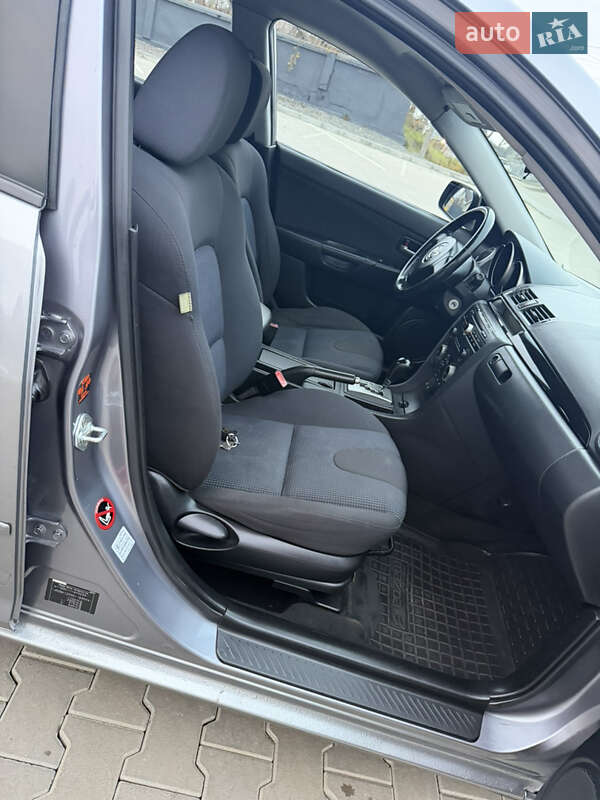 Хэтчбек Mazda 3 2004 в Черновцах