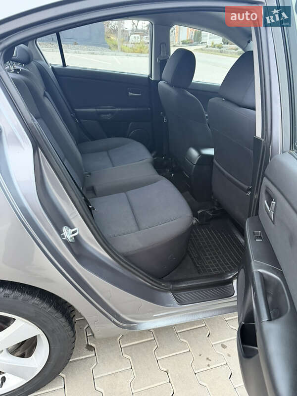 Хэтчбек Mazda 3 2004 в Черновцах