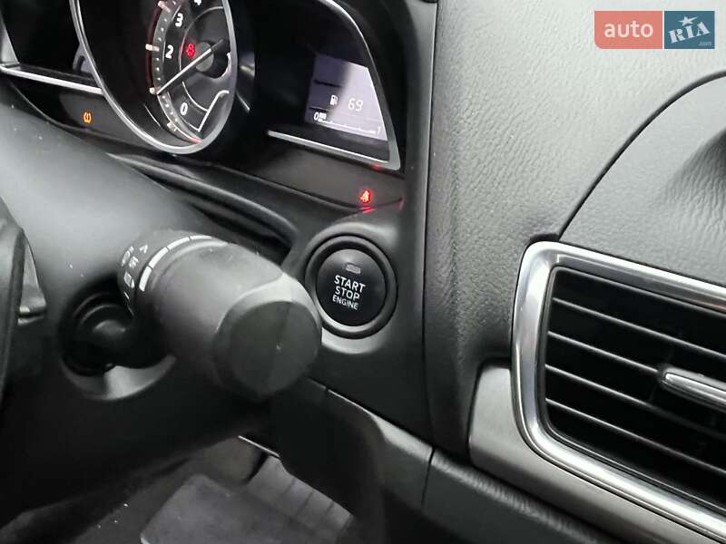 Седан Mazda 3 2016 в Києві