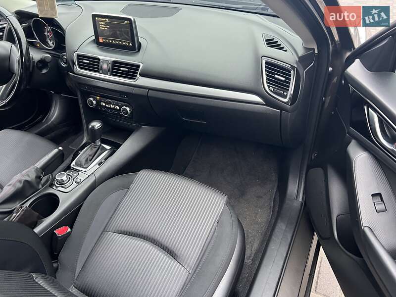 Седан Mazda 3 2016 в Києві