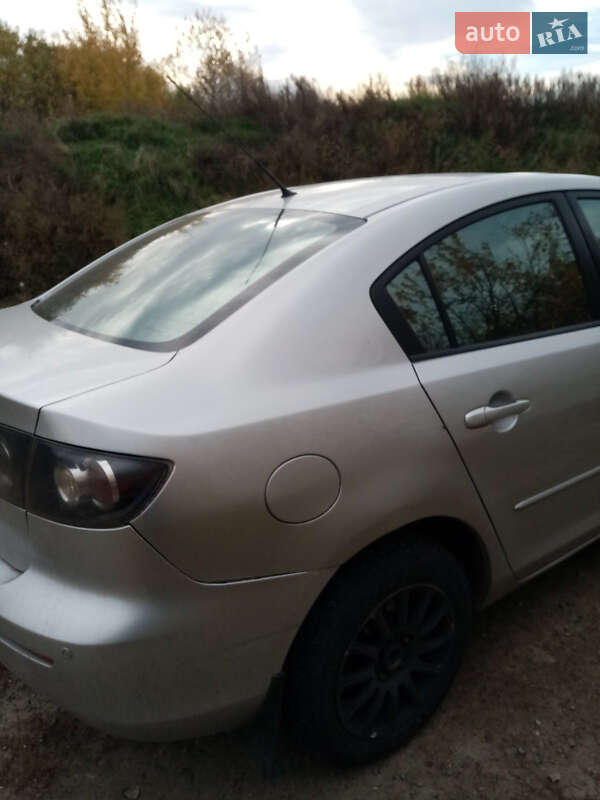 Седан Mazda 3 2007 в Буске