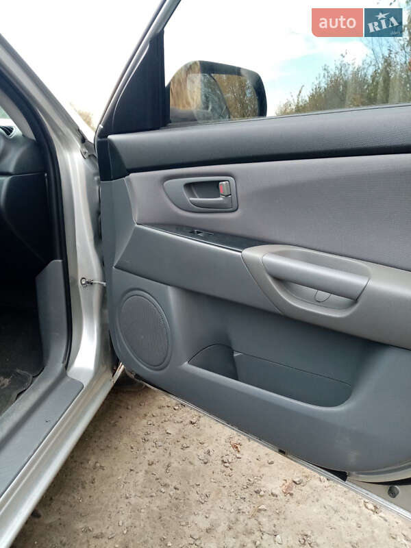 Седан Mazda 3 2007 в Буске