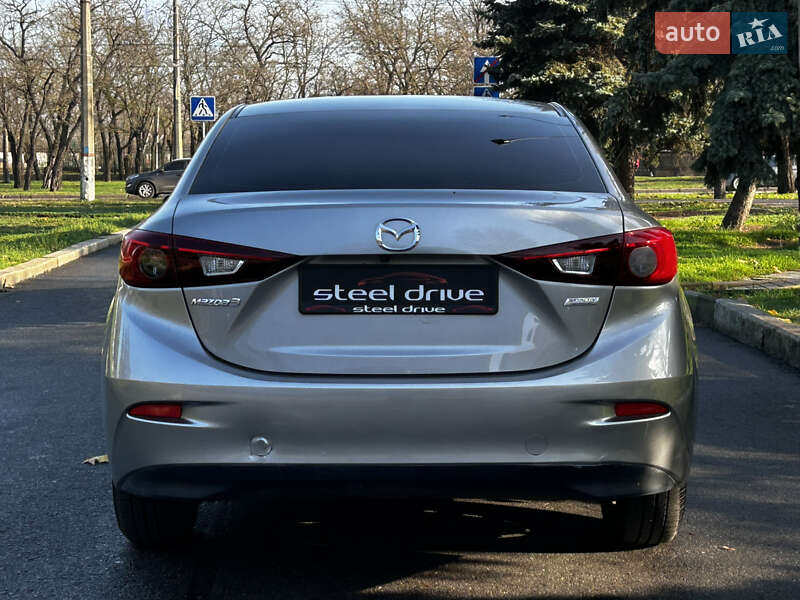 Седан Mazda 3 2016 в Миколаєві