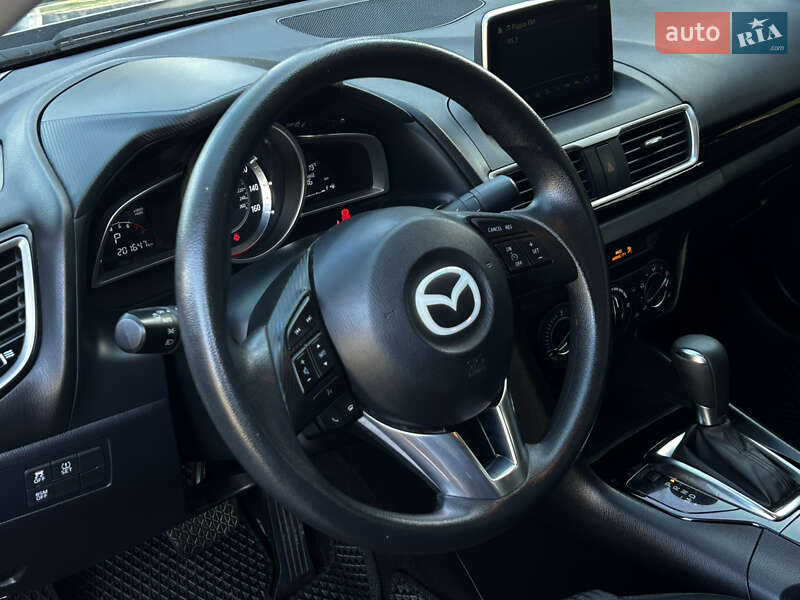 Седан Mazda 3 2016 в Миколаєві