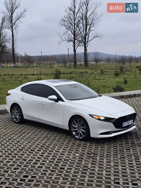 Седан Mazda 3 2021 в Коломые