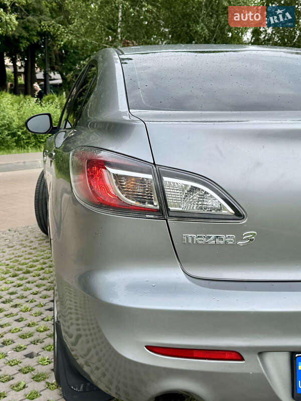 Седан Mazda 3 2012 в Києві