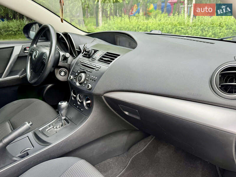 Седан Mazda 3 2012 в Києві