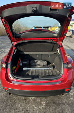 Хэтчбек Mazda 3 2015 в Южноукраинске