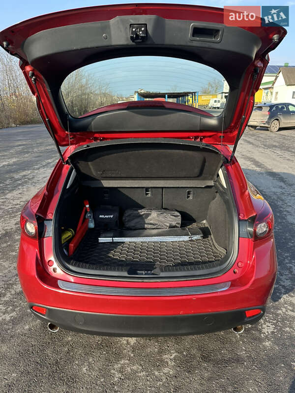 Хэтчбек Mazda 3 2015 в Южноукраинске