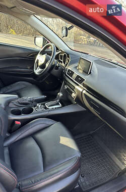 Хэтчбек Mazda 3 2015 в Южноукраинске