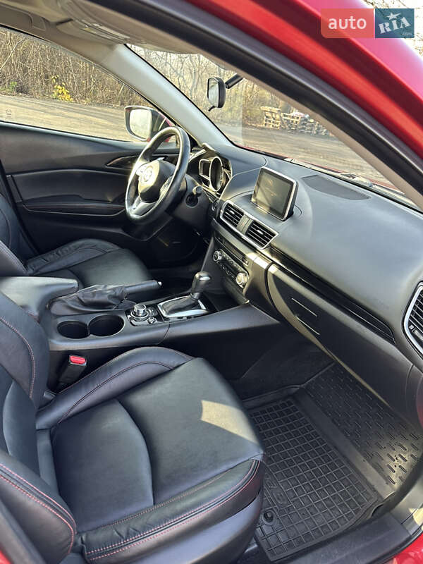 Хэтчбек Mazda 3 2015 в Южноукраинске