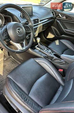 Хэтчбек Mazda 3 2015 в Южноукраинске