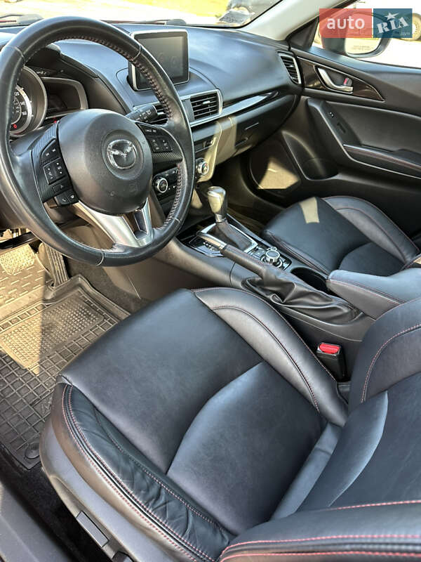 Хэтчбек Mazda 3 2015 в Южноукраинске