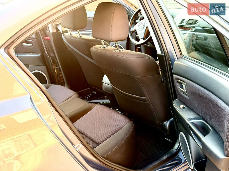 Седан Mazda 3 2007 в Днепре