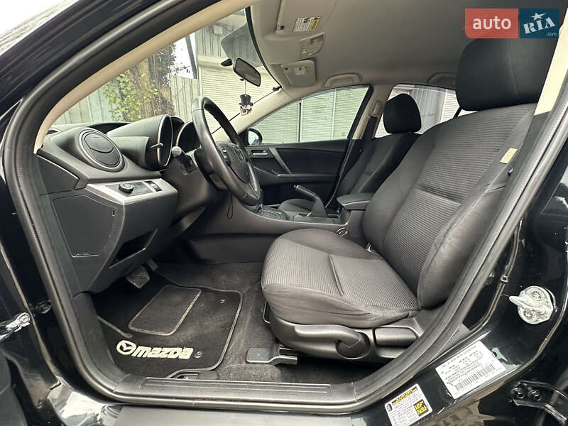 Седан Mazda 3 2012 в Миколаєві