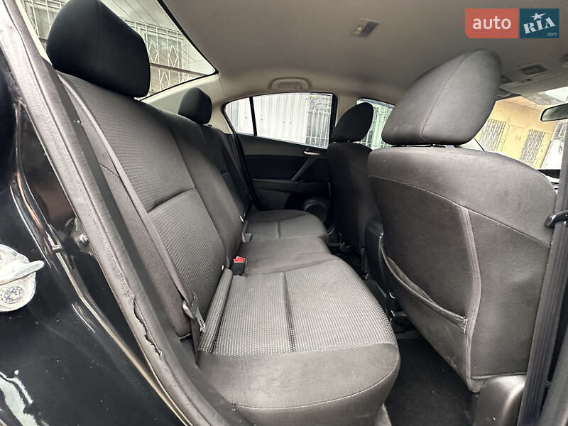 Седан Mazda 3 2012 в Миколаєві