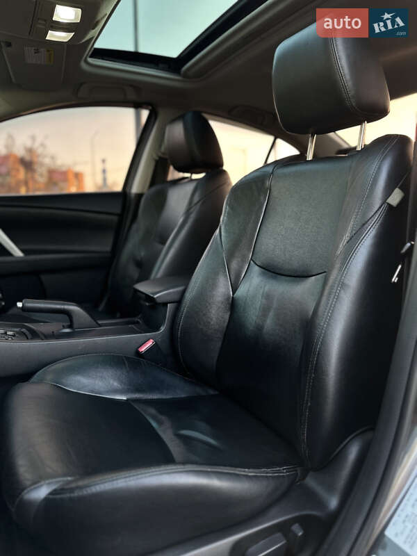 Седан Mazda 3 2013 в Дніпрі