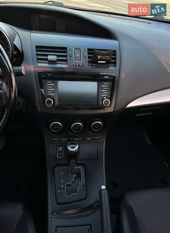 Седан Mazda 3 2013 в Дніпрі