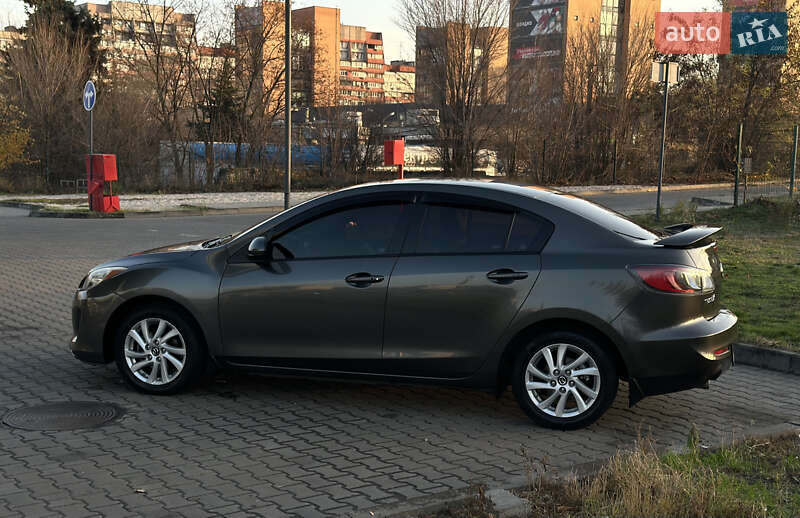 Седан Mazda 3 2013 в Дніпрі