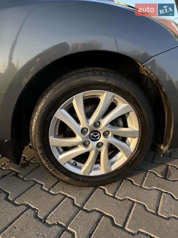 Седан Mazda 3 2013 в Дніпрі