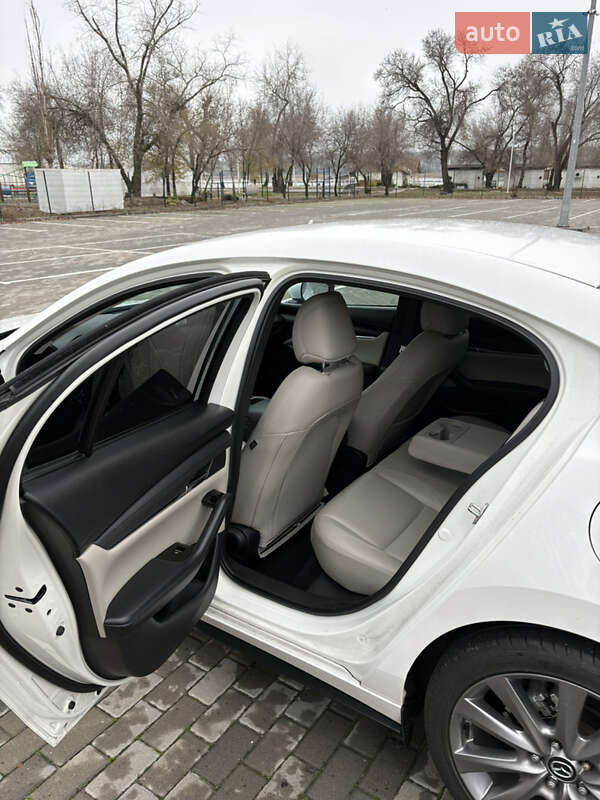 Седан Mazda 3 2019 в Запоріжжі