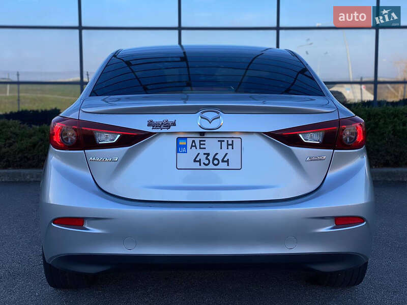 Седан Mazda 3 2017 в Дніпрі