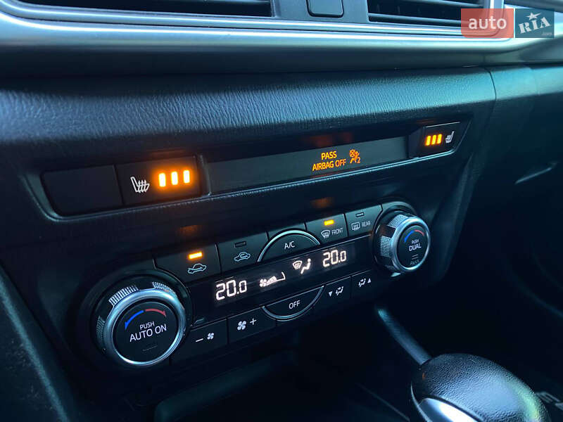 Седан Mazda 3 2017 в Дніпрі