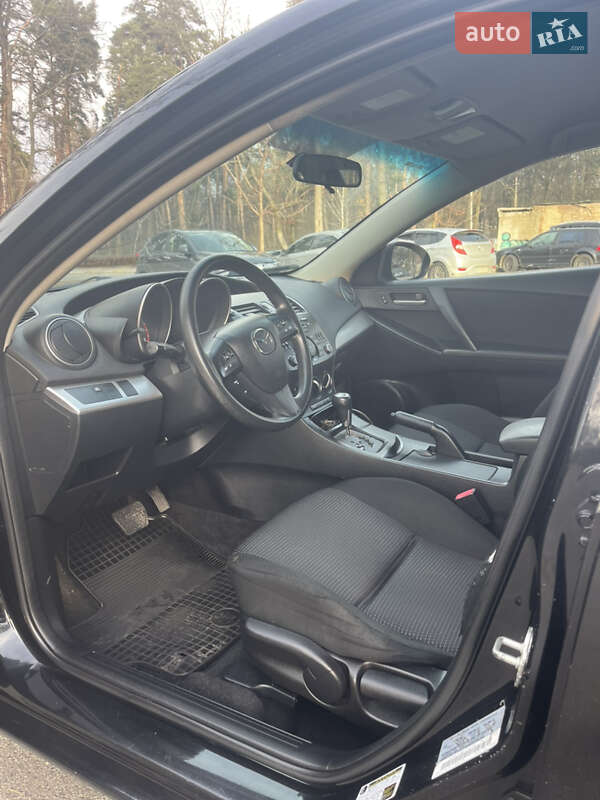 Седан Mazda 3 2012 в Бучі
