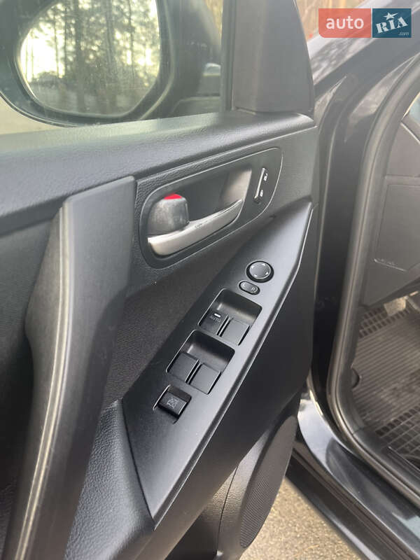 Седан Mazda 3 2012 в Бучі