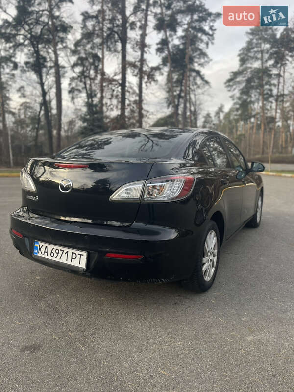 Седан Mazda 3 2012 в Бучі