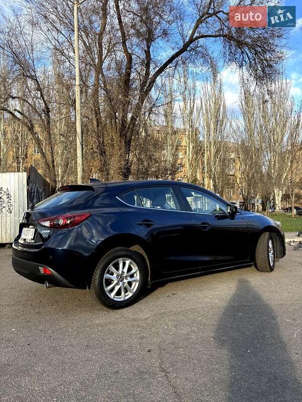 Хэтчбек Mazda 3 2015 в Кривом Роге