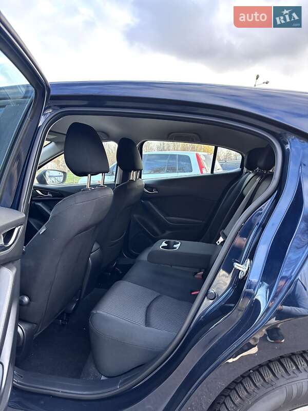 Хэтчбек Mazda 3 2015 в Кривом Роге