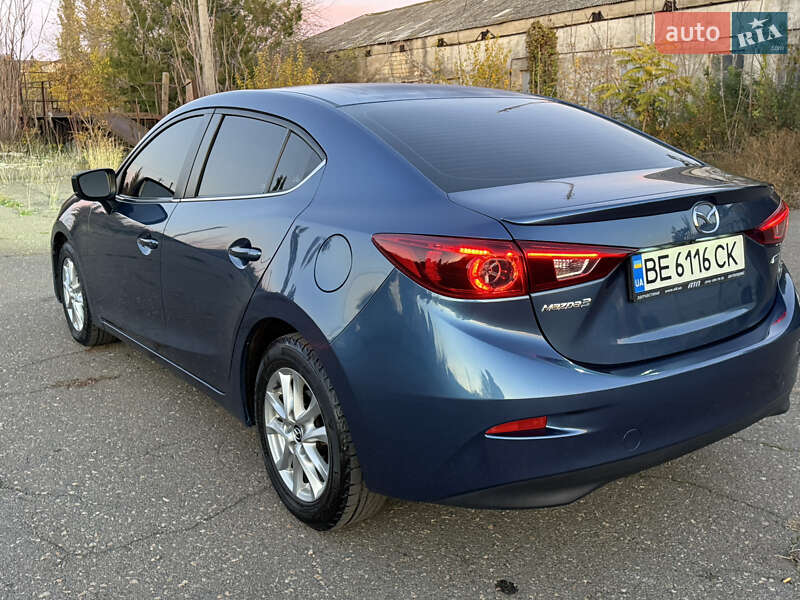 Седан Mazda 3 2017 в Николаеве