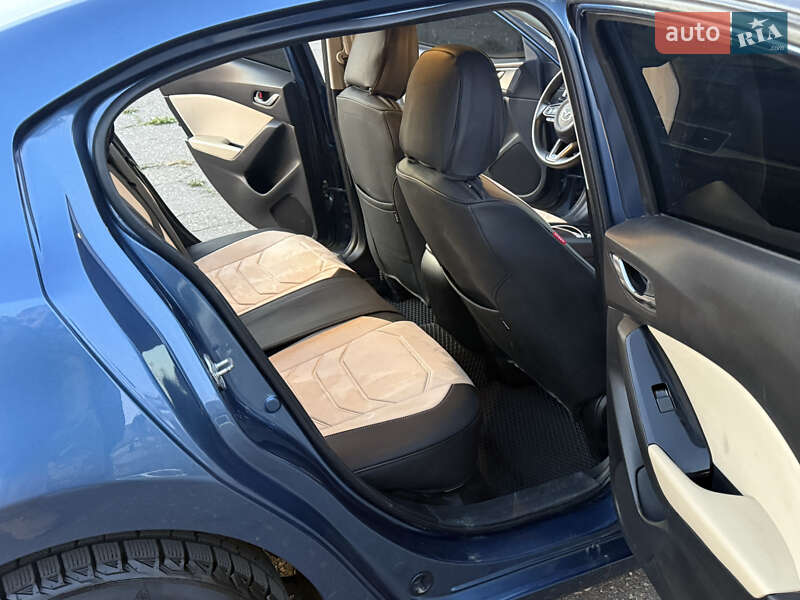 Седан Mazda 3 2017 в Николаеве