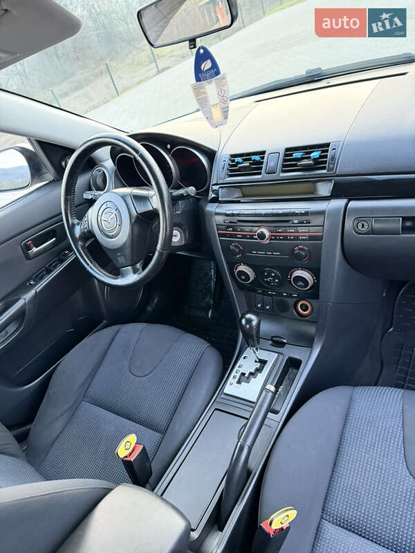 Хэтчбек Mazda 3 2004 в Черновцах