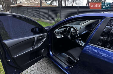 Седан Mazda 3 2011 в Ромнах