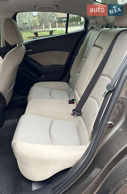Седан Mazda 3 2015 в Кропивницком
