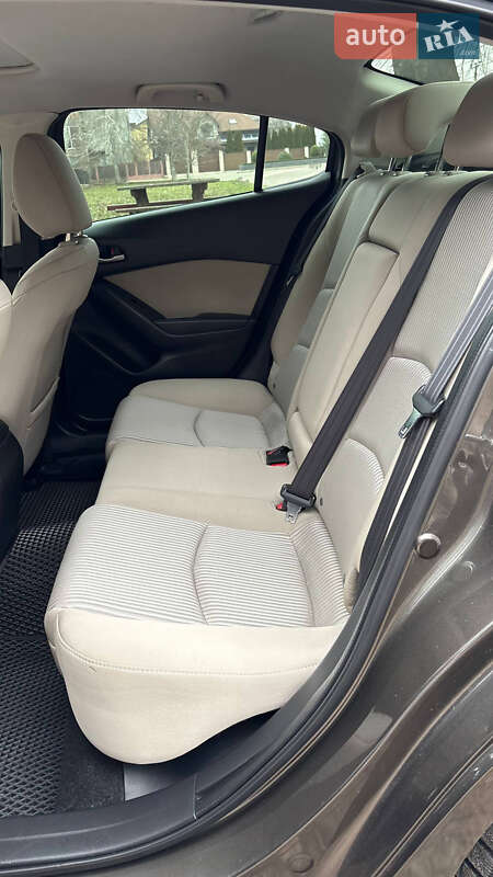 Седан Mazda 3 2015 в Кропивницькому