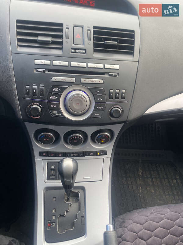 Седан Mazda 3 2011 в Ивано-Франковске